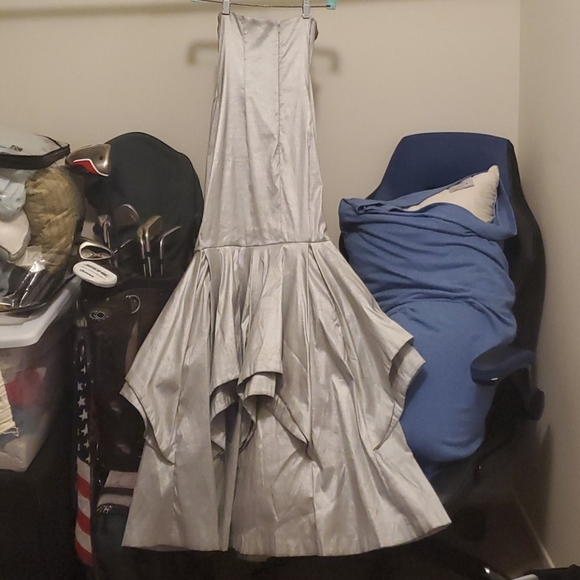 Jessica McClintock Silver mermaid formal dress - Picture 3 of 5